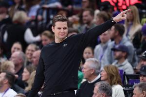 这也太准了！爵士首节20中16轰43分 仅丢4个远投