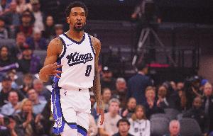 手真硬！蒙克下半场连中关键三分 14中7&三分9中6轰20分3助2断2帽