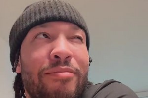 什克里尼亚尔这拙劣的演技，都倒在地上了还在偷看🤣